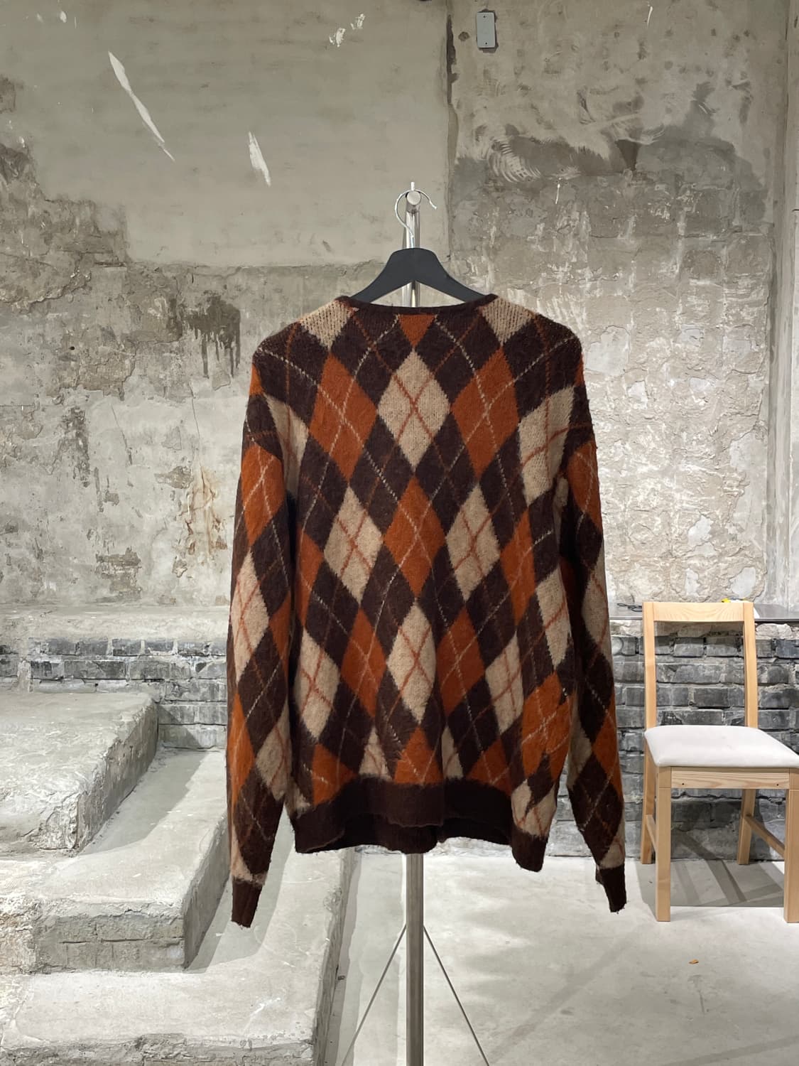 백 넘버 브라운 아가일 아크릴 가디건 상품이미지6