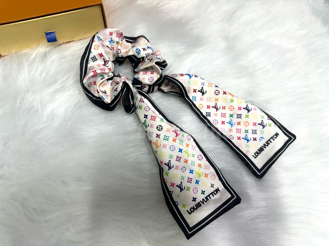  루이비통 화이트&멀티컬러 리본 헤어슈슈 상품이미지1