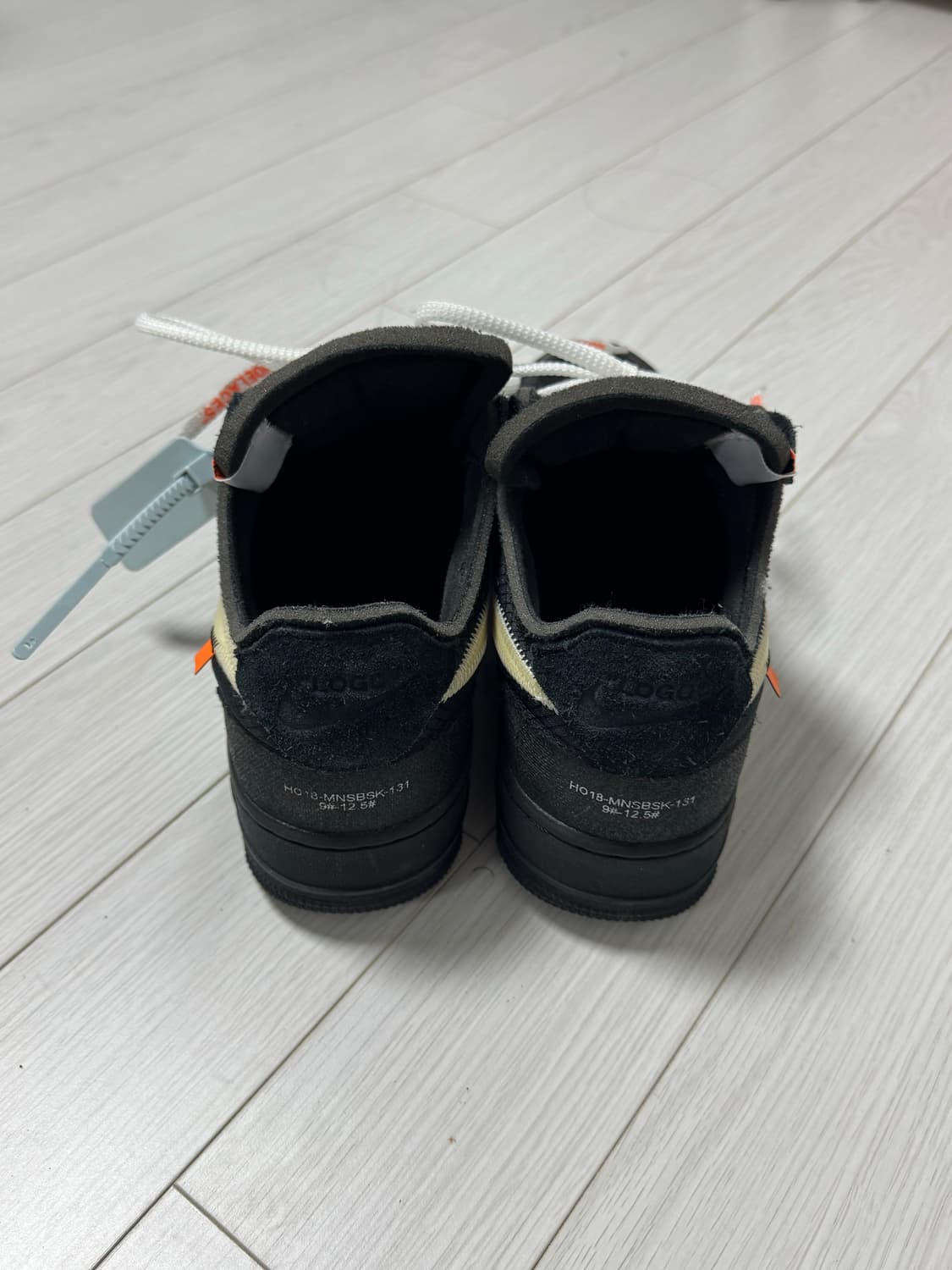 오프화이트 에어포스 275팝니다. 상품이미지2