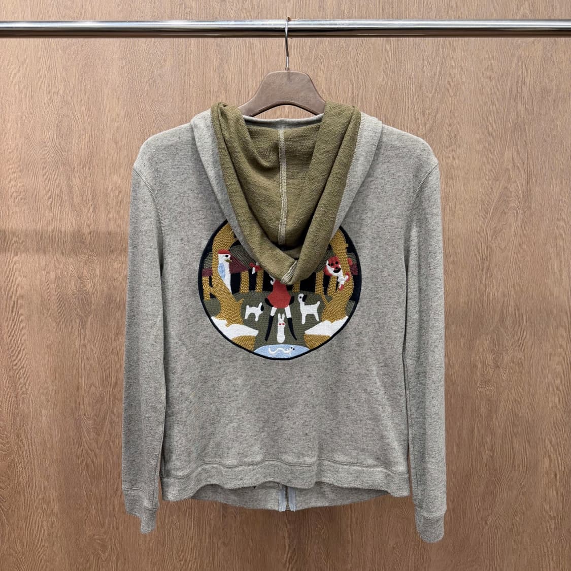 쟈딕 앤 볼테르 후드 집업 배색 안감 애니멀 자수 패치 디테일 그레이 상품이미지3