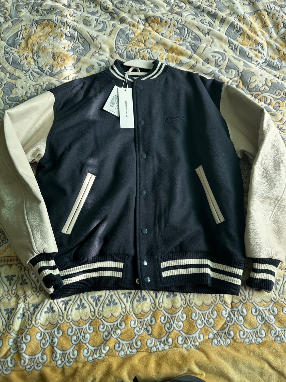 새상품)에스피오나지 바시티 자켓 네이비 M 사이즈 팝니다. 상품이미지2