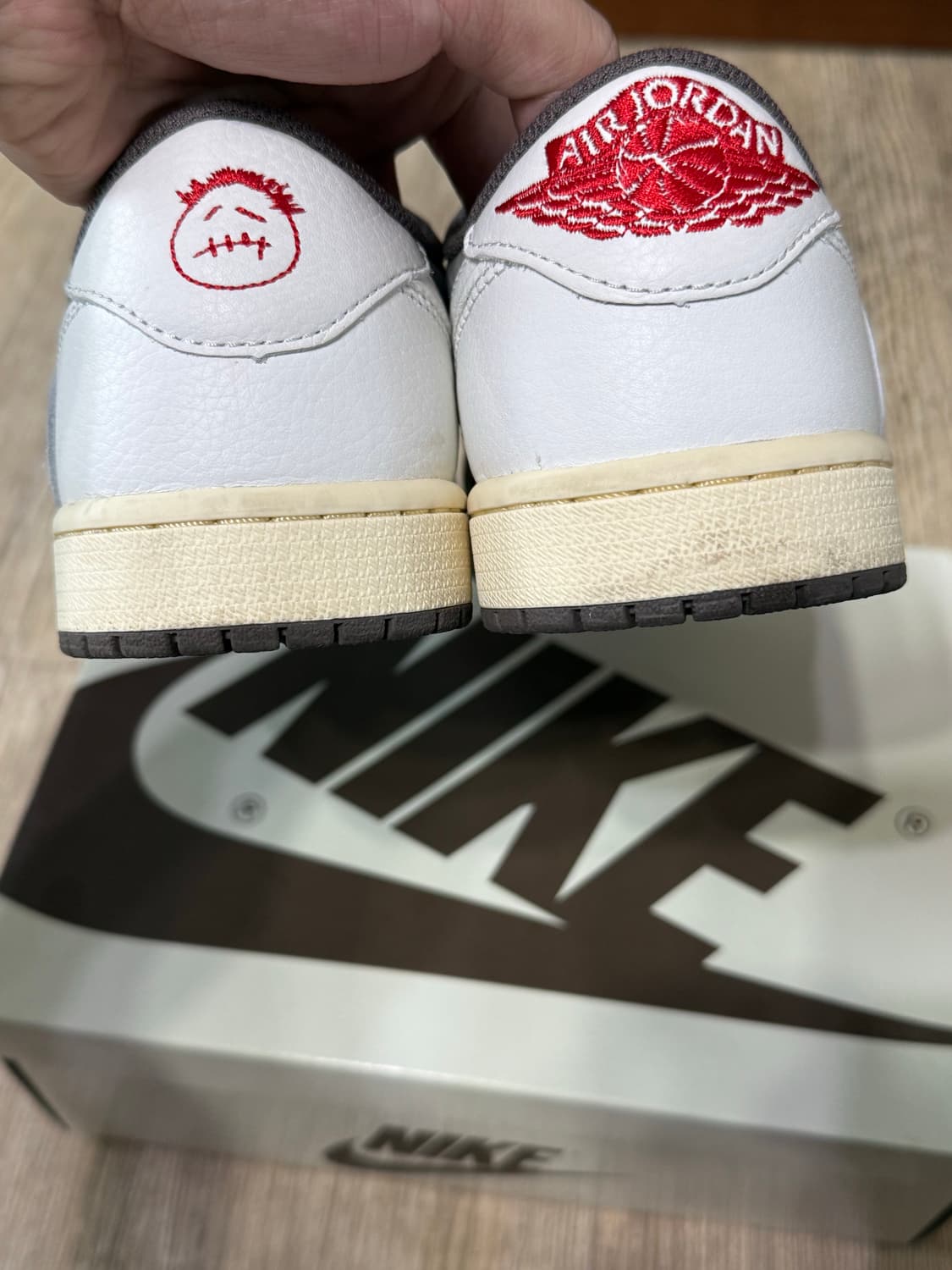 [260] 조던1 트래비스 스캇 리버스 모카 상품이미지4