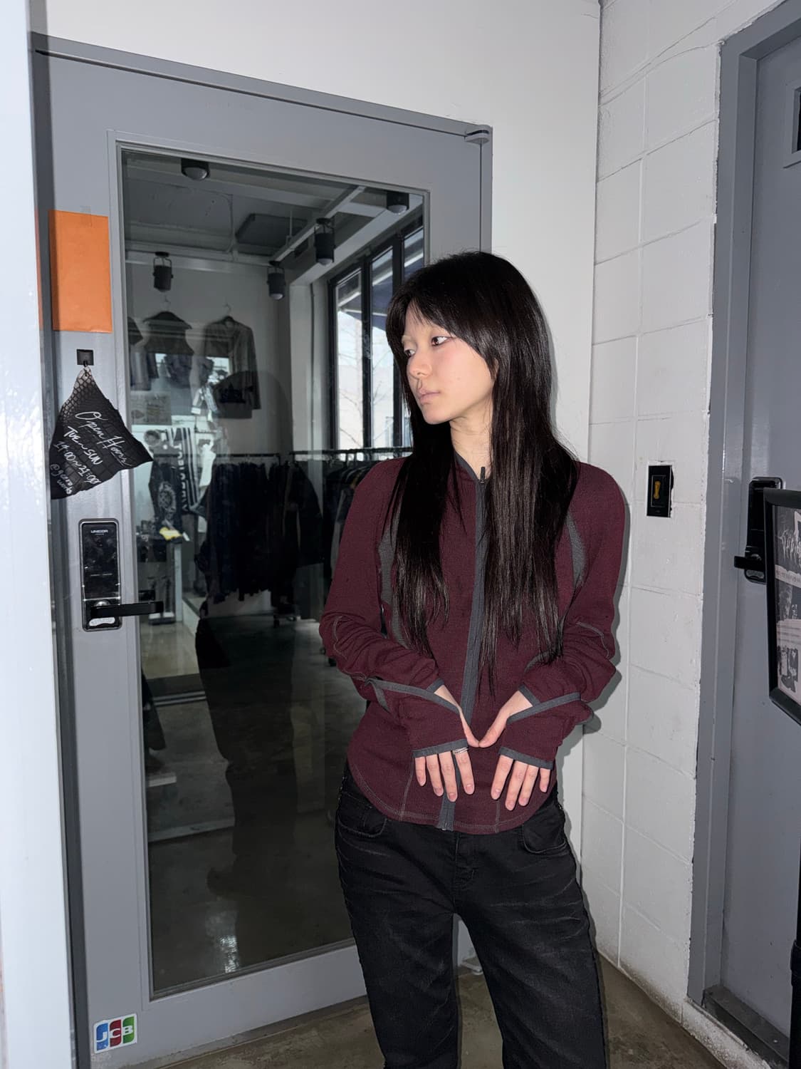 혜인서 백 오픈 슬래쉬드 집업 탑 상품이미지2