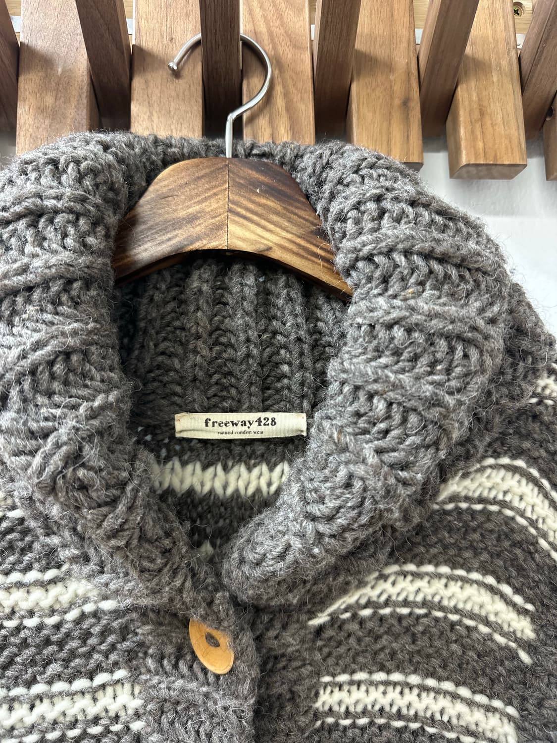 헤비울 우드단추 스트라이프 숄카라 니트 베스트 상품이미지5