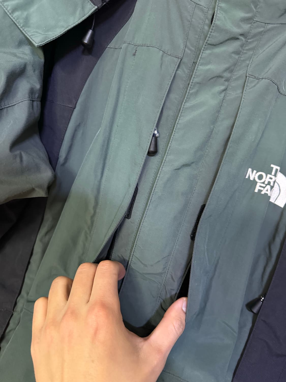 안냐세요 노스페이스 고어텍스 바람막이 105사이즈 판매합니다!(진짜이쁨) 상품이미지2