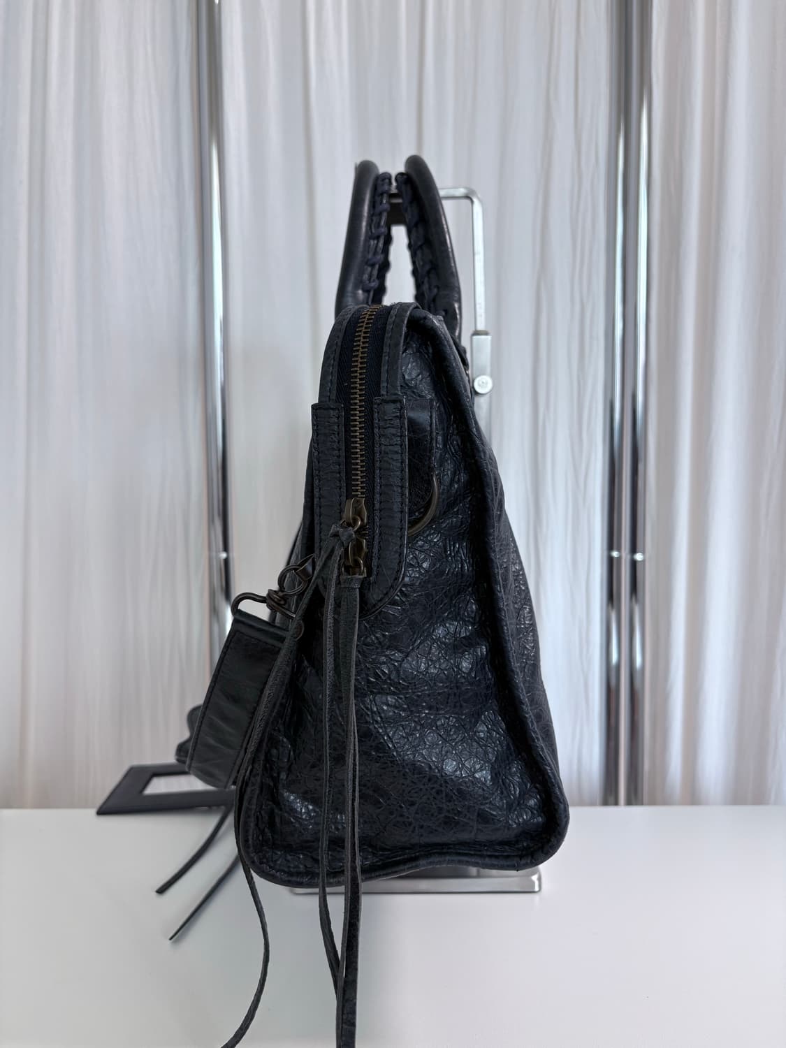 발렌시아가 시티 모터백 다크네이비 상품이미지4