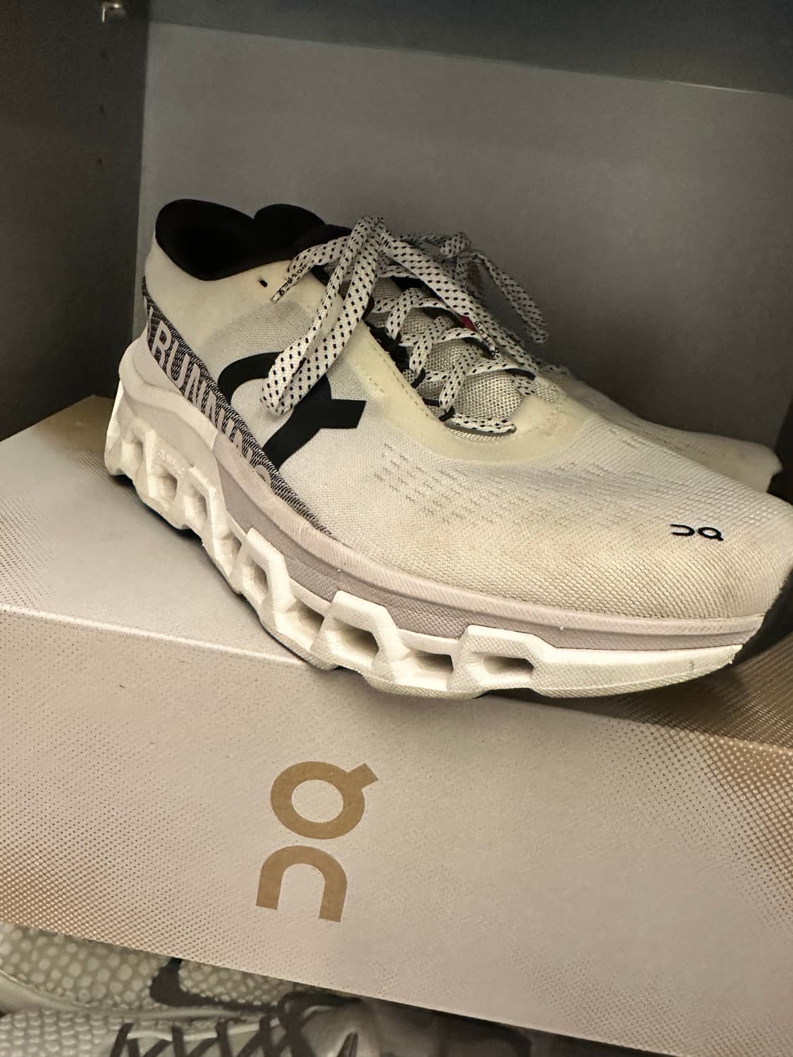 온러닝 클라우드몬스터2 270 상품이미지3