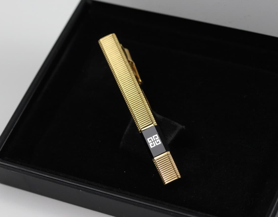 지방시 A등급 5cm 남자 명품 넥타이핀 1% 할인 상품이미지1