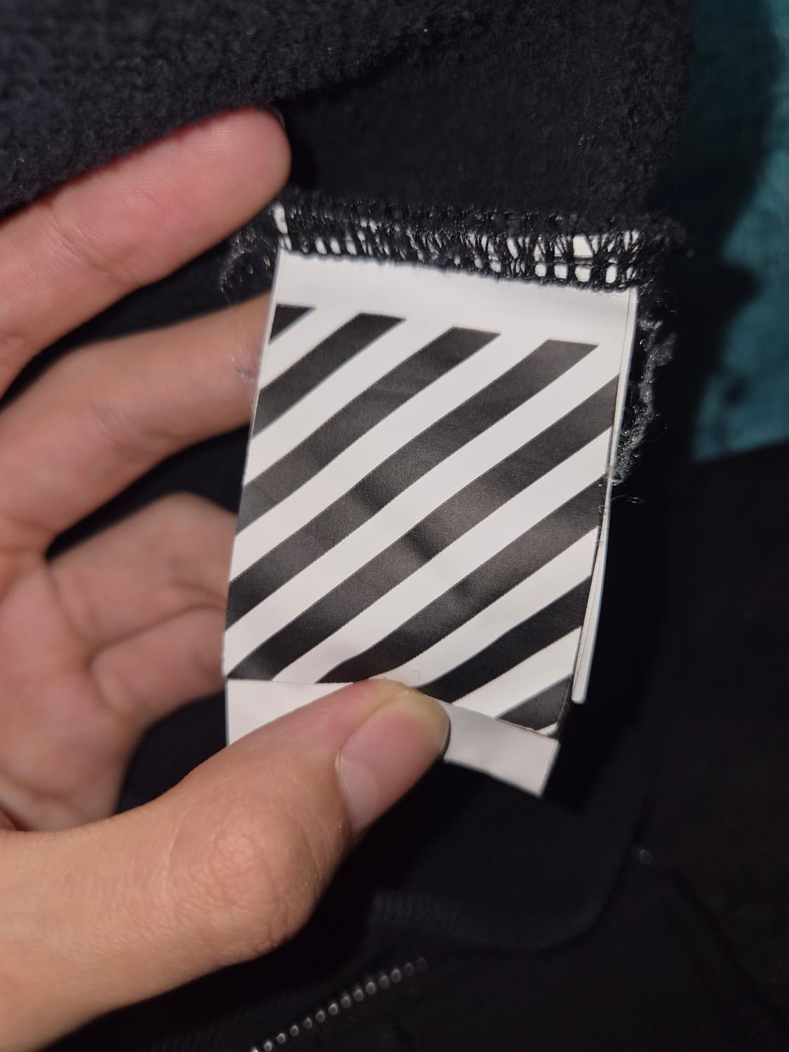 오프화이트 17FW 갤럭시 브러쉬 맨투맨 OMBA003F17619030 상품이미지6