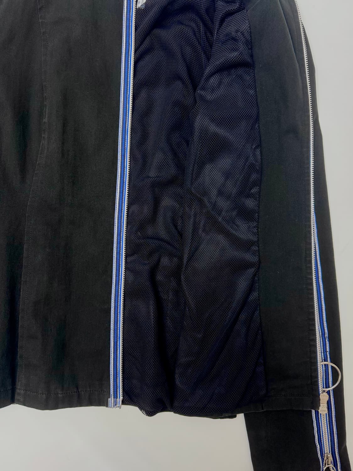 Moschino 모스키노 블랙컬러 스트라이프 디테일 집업 자켓 상품이미지6