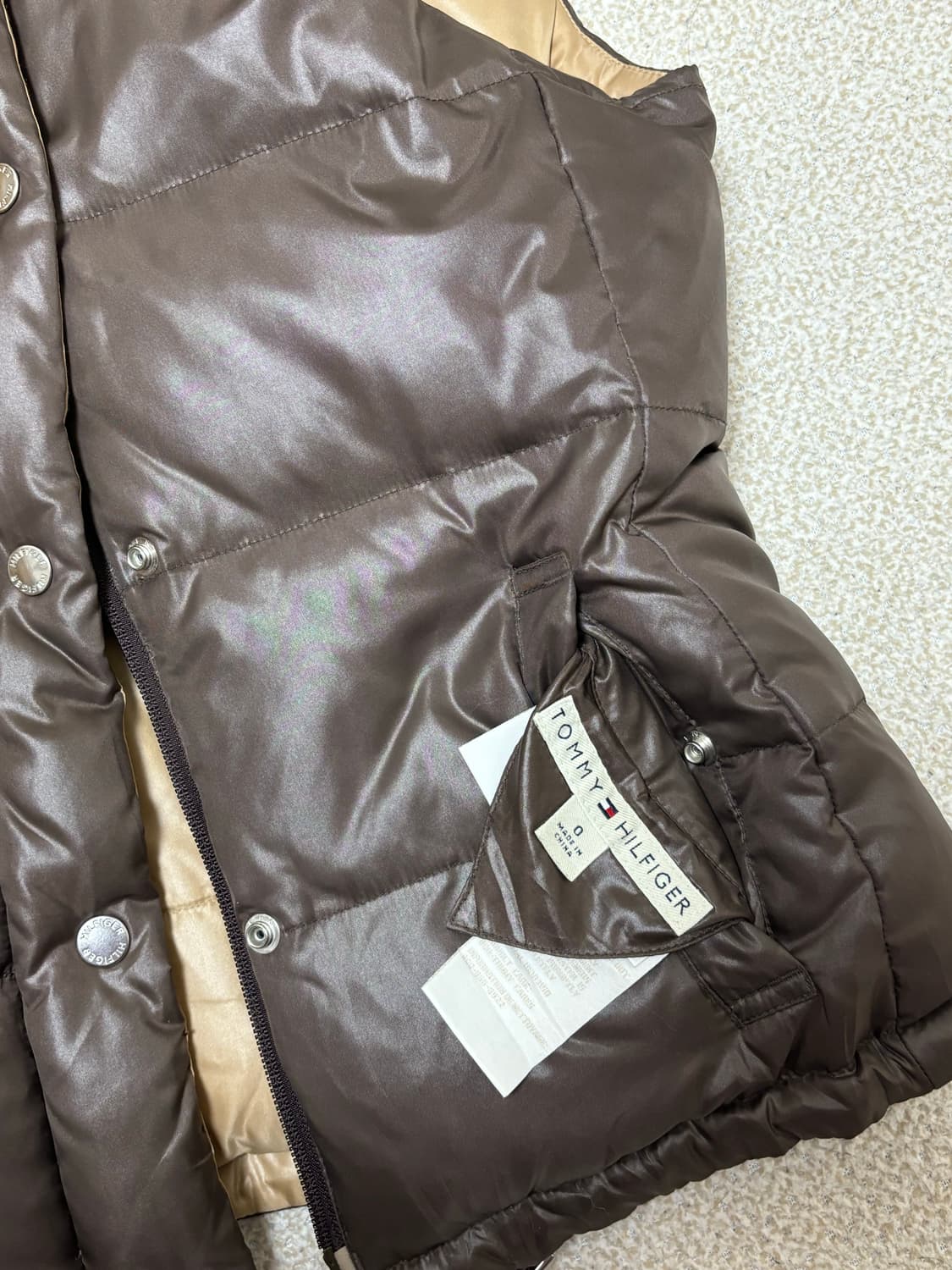 타미힐피거 리버시블 패딩조끼 브라운 상품이미지5