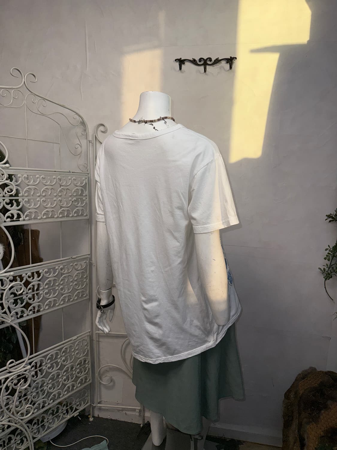 White blue flower embroidered half t 상품이미지8