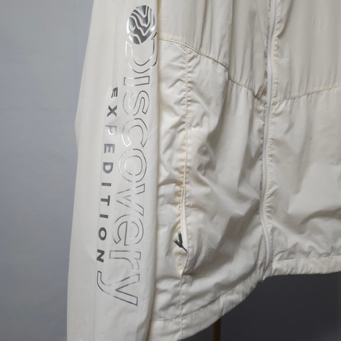 100 ) 디스커버리 남성 아이보리 여름 경량 바람막이  상품이미지4