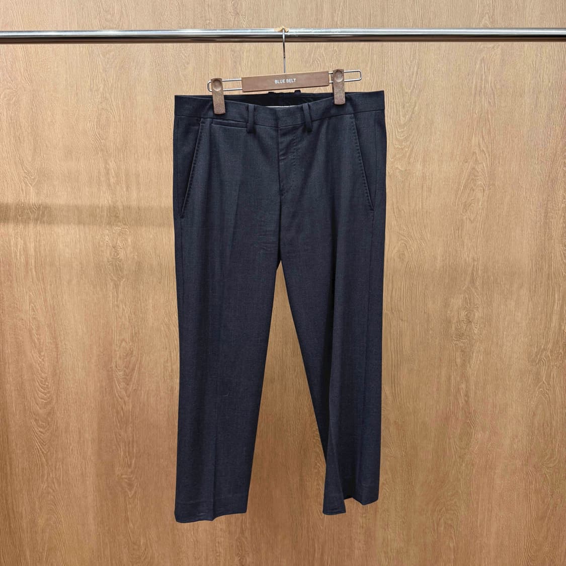 띠어리 슬랙스 팬츠 미니멀 포멀 디자인 히든 클로징 디테일 다크그레이 상품이미지2