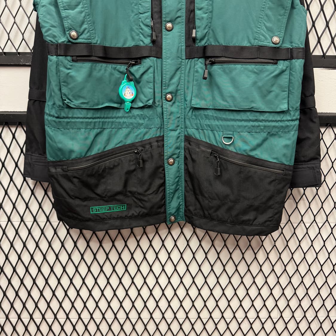 90s 노스페이스 마운틴파카 멀티포켓 디테일 스티프테크 그린 블랙 상품이미지4