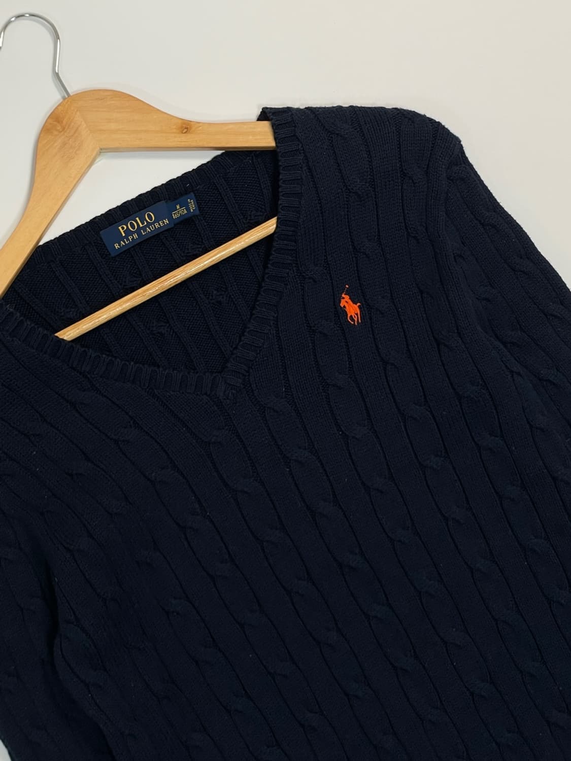 폴로 꽈배기 V넥 니트
 상품이미지5