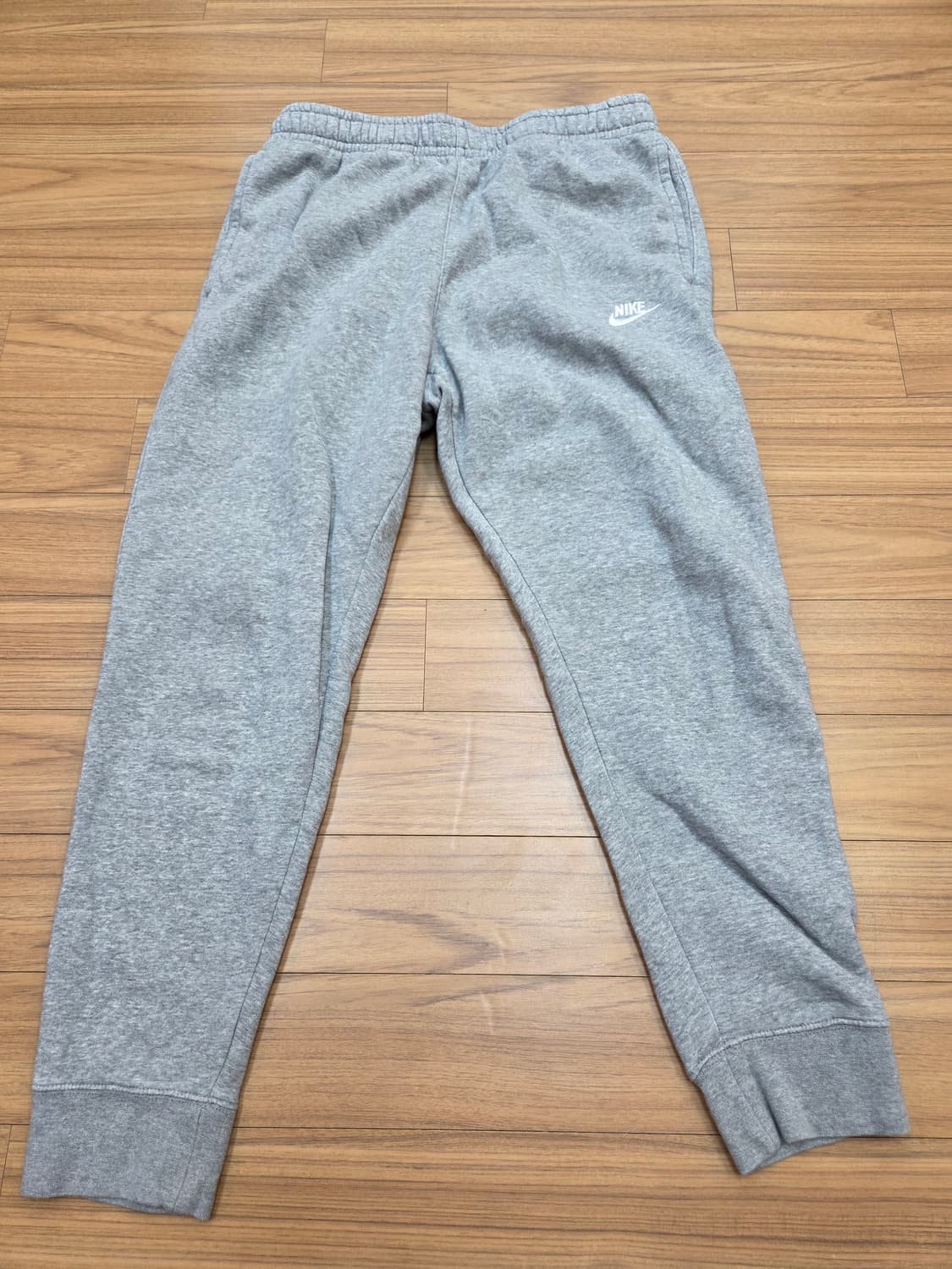 회색 나이키 트레이닝 바지 L사이즈입니다. 면 80% 재질이라 부드럽고  상품이미지1