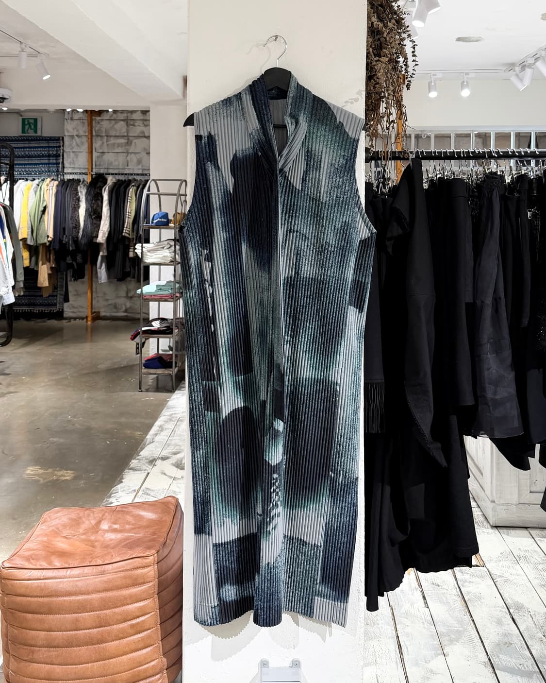 이세이 미야케 옴므 플리세 그린 윈드 워크 프린팅 롱 베스트 상품이미지1