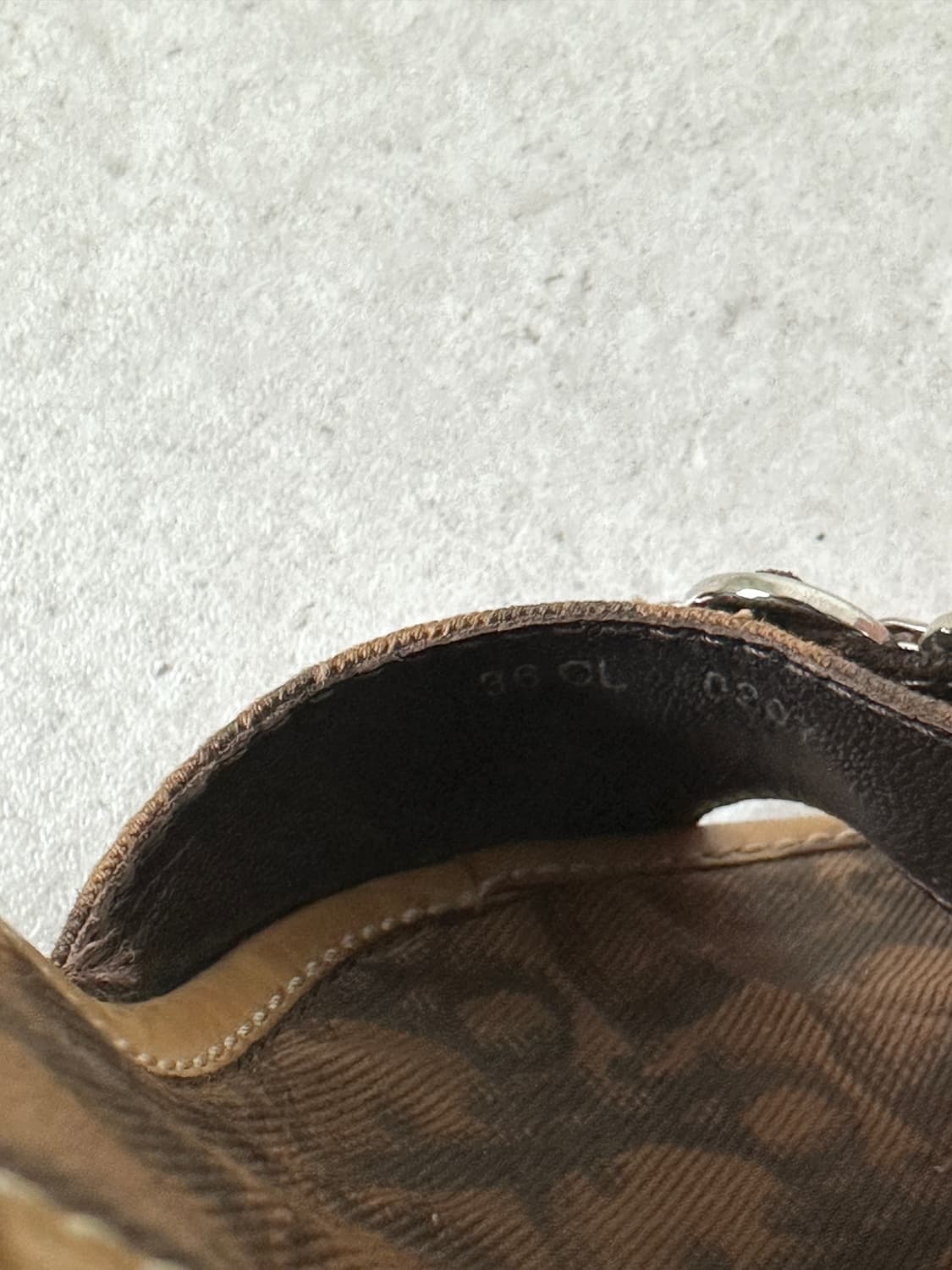 디올 레이디 디올 아카이브 하트참 체인 힐 상품이미지8