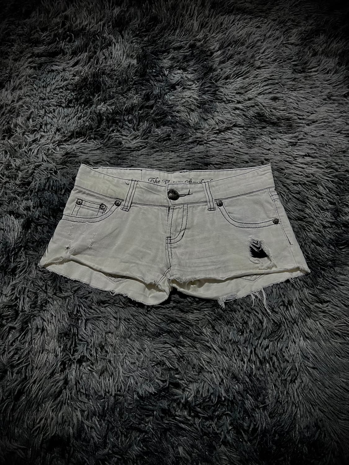 블랙스티치 데미지 화이트 숏 팬츠  상품이미지1