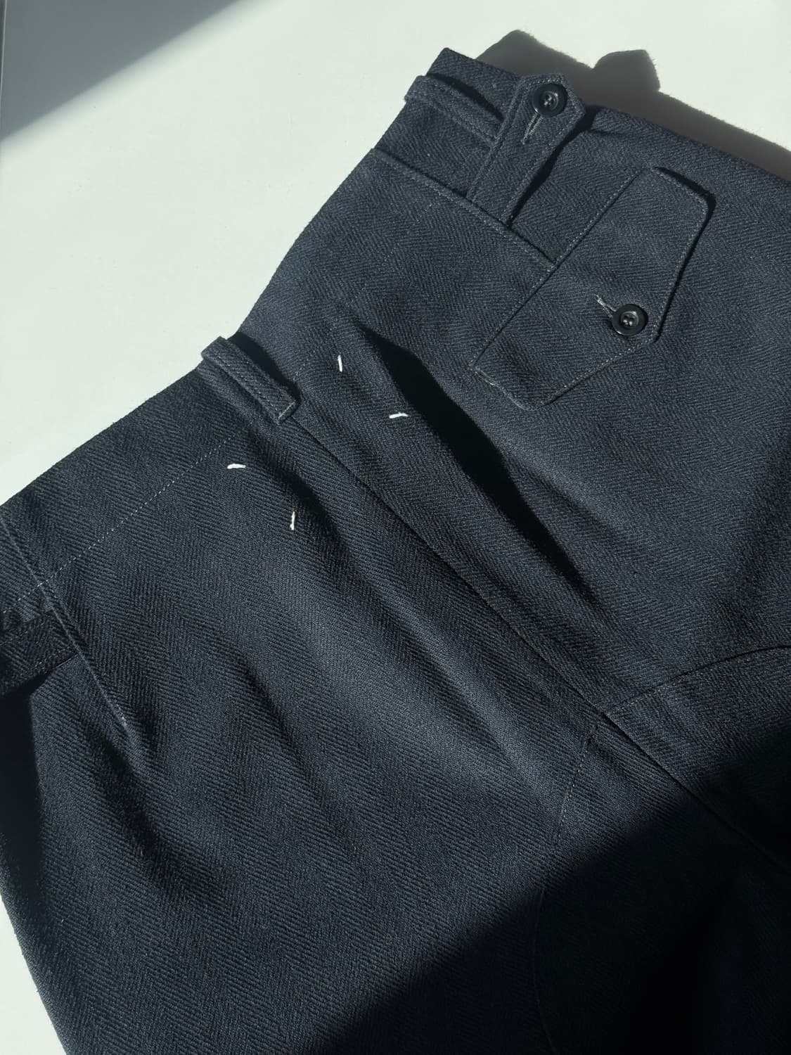 [46] 메종 마르지엘라 백 스티치 버클 헴 트라우저 상품이미지4