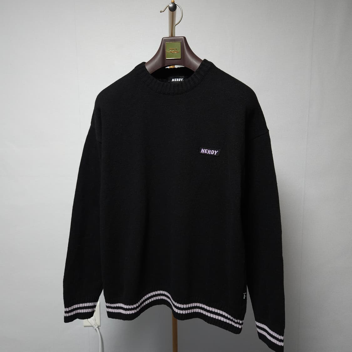 L ) 널디 백로고 크루넥 니트 상품이미지4