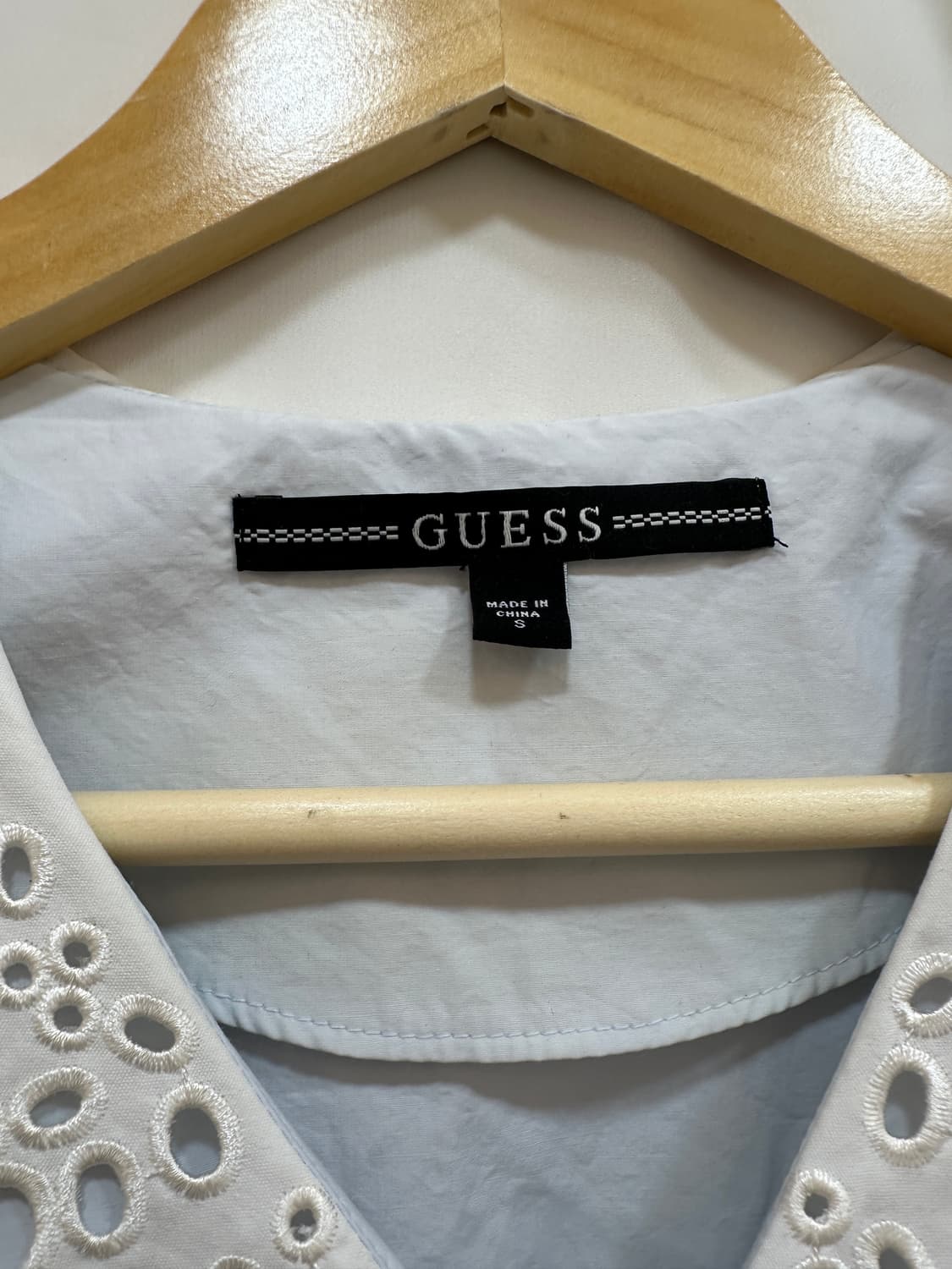 GUESS 하늘색 레이스 블라우스 상품이미지2