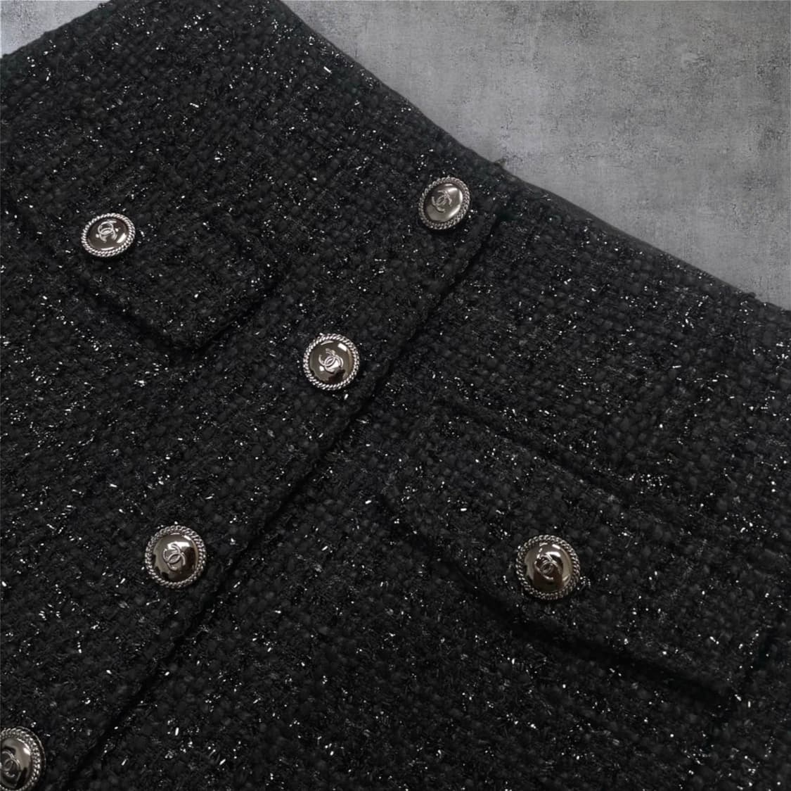 샤넬 블랙 트위드 버튼 포인트 미니스커트 36 상품이미지2