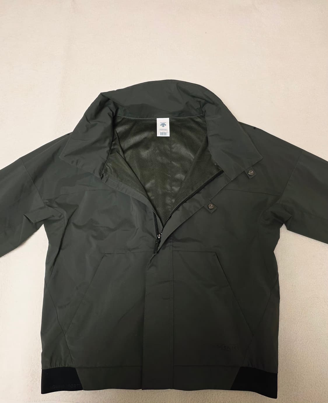 데상트 후드 바람막이 자켓  공용 85 상품이미지3