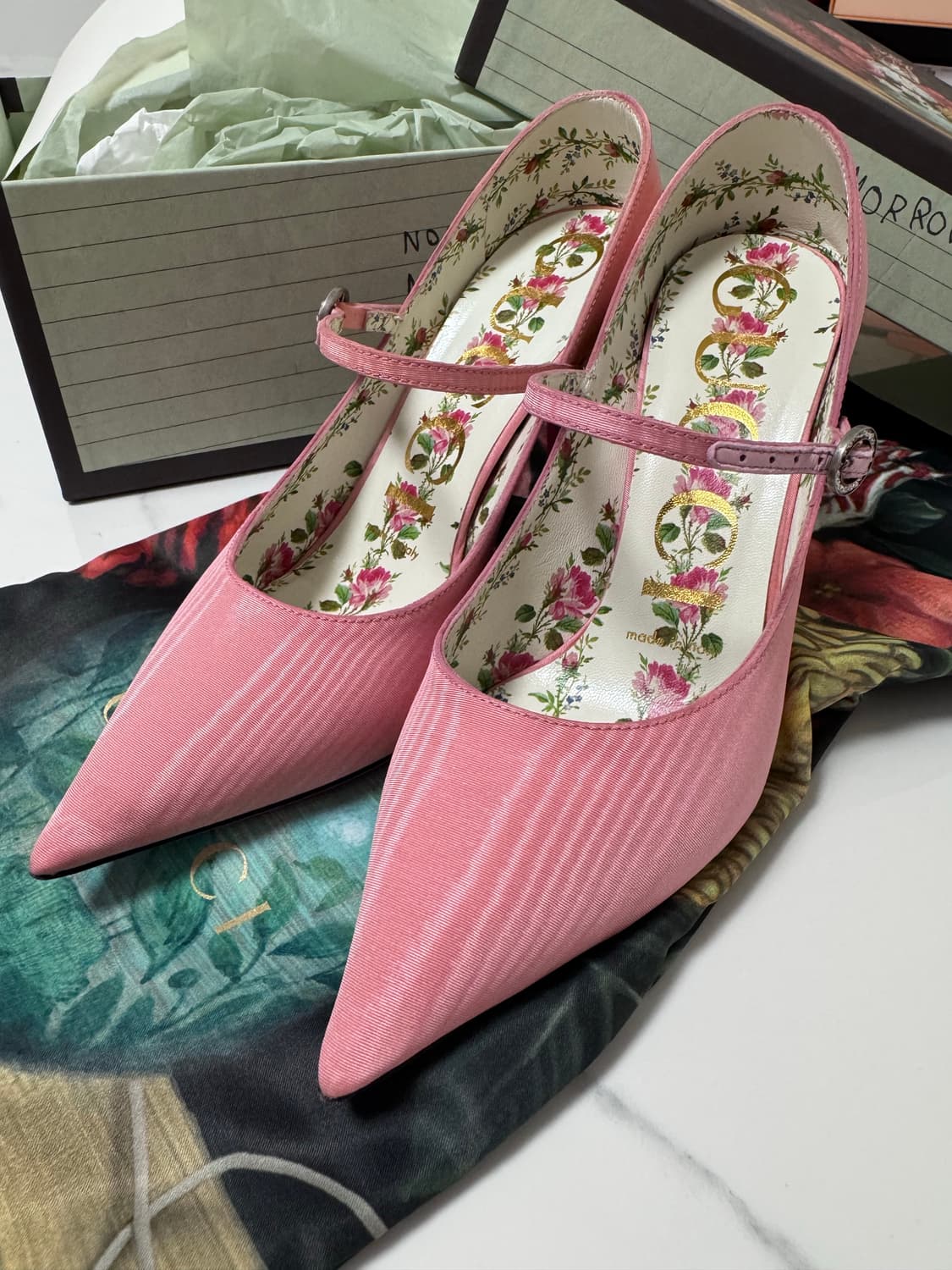 Gucci 핑크 힐 슈즈 eu35.5  상품이미지1