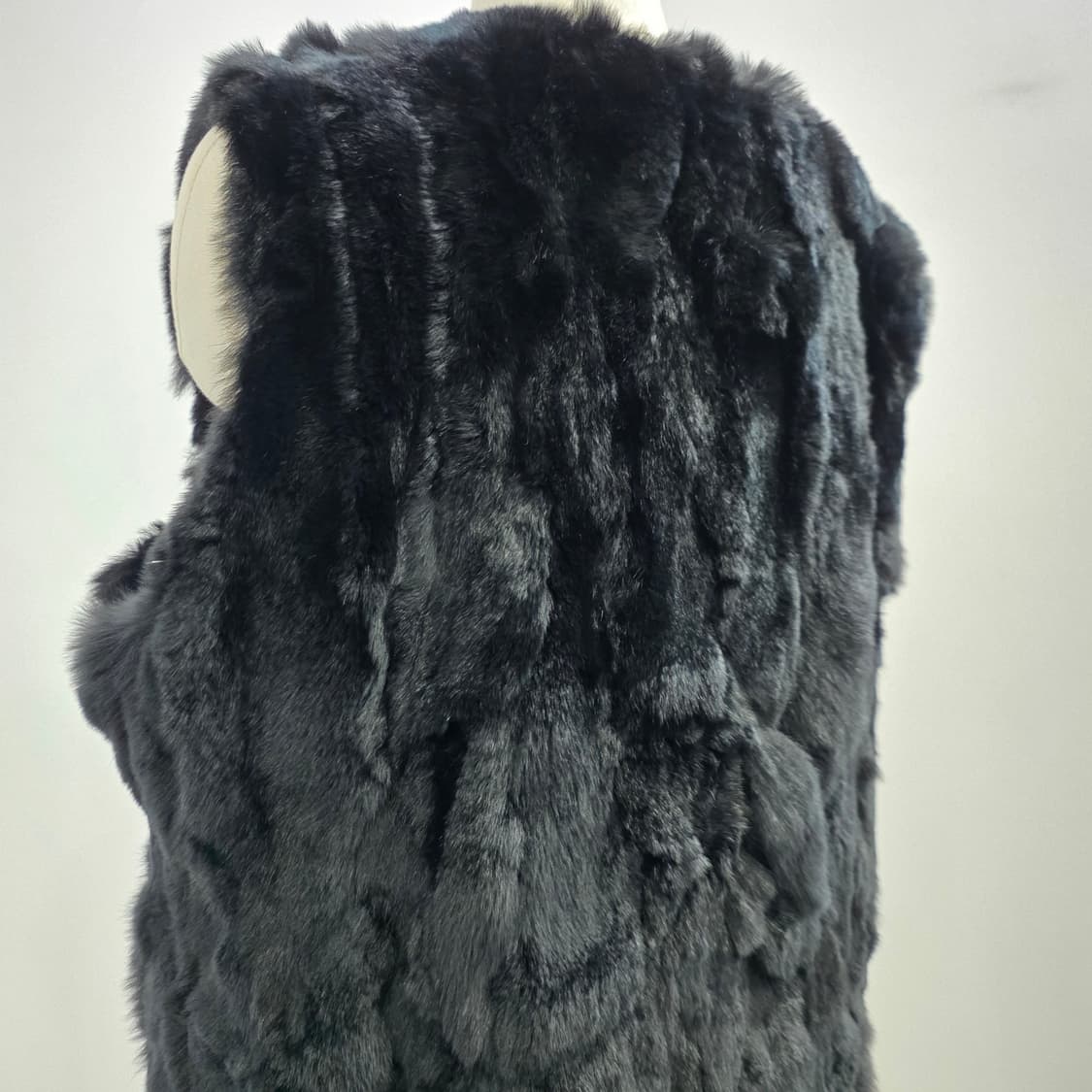 KRYDDERI 블랙 렉스 래빗 퍼 롱 베스트 상품이미지9