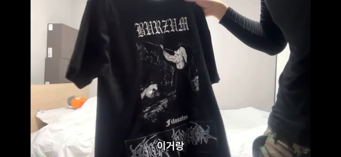 Kim Krueger 버버리에리 반팔 구해요 상품이미지1