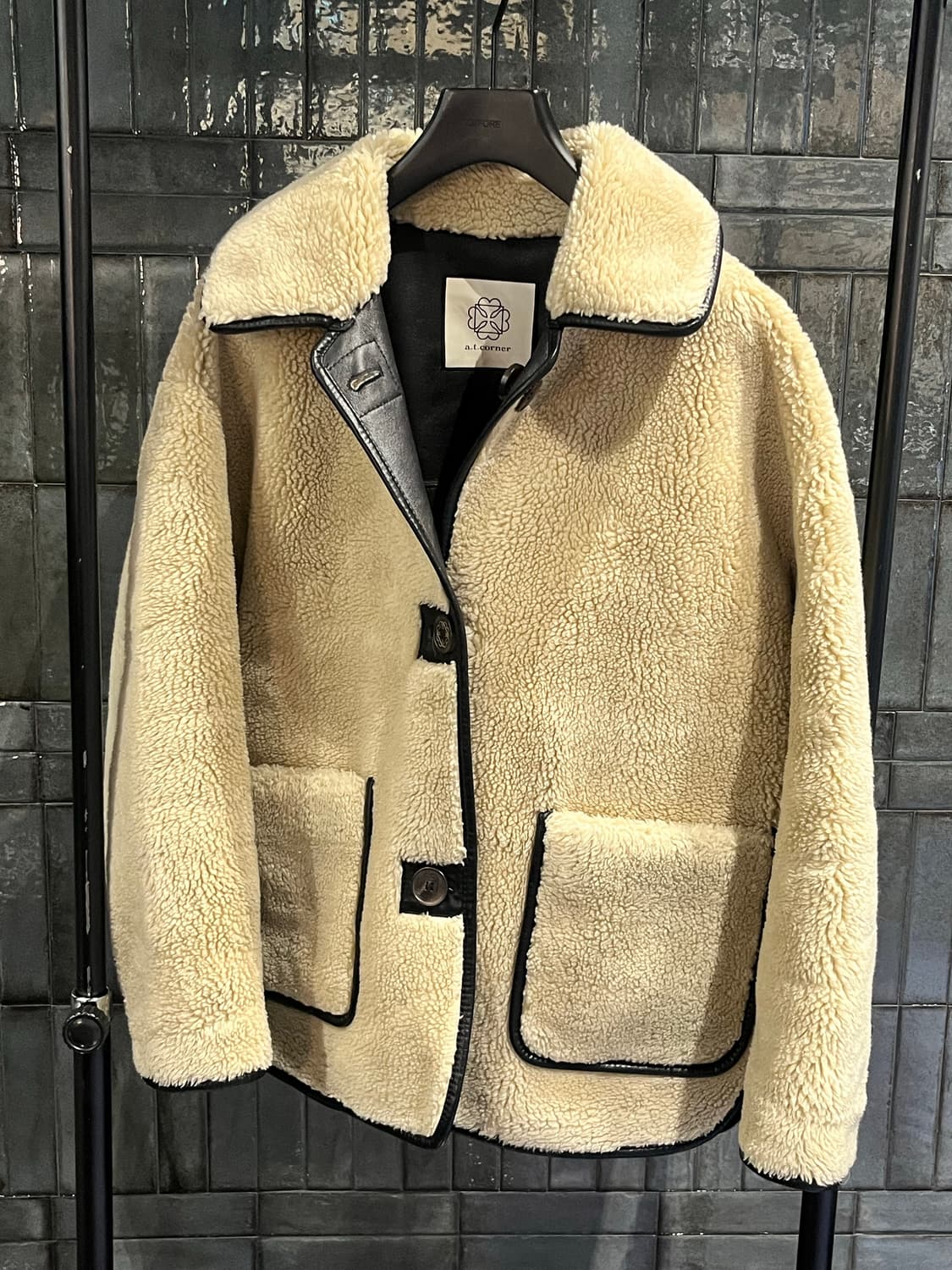 앳코너 리버시블 무스탕 상품이미지5