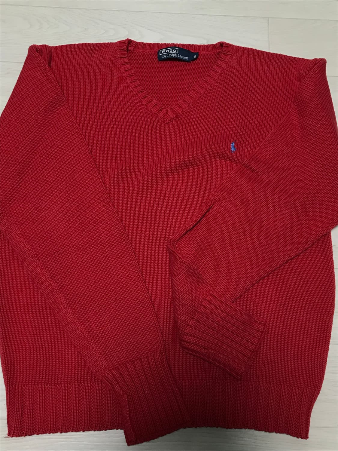 폴로 브이넥 니트 레드 상품이미지1
