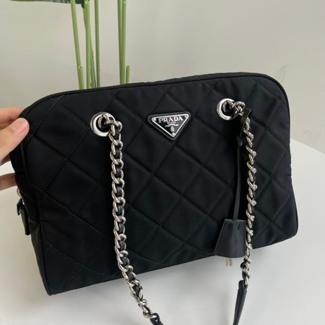 프라다 리나일론 퀼팅 숄더백 미듐사이즈 상품이미지2