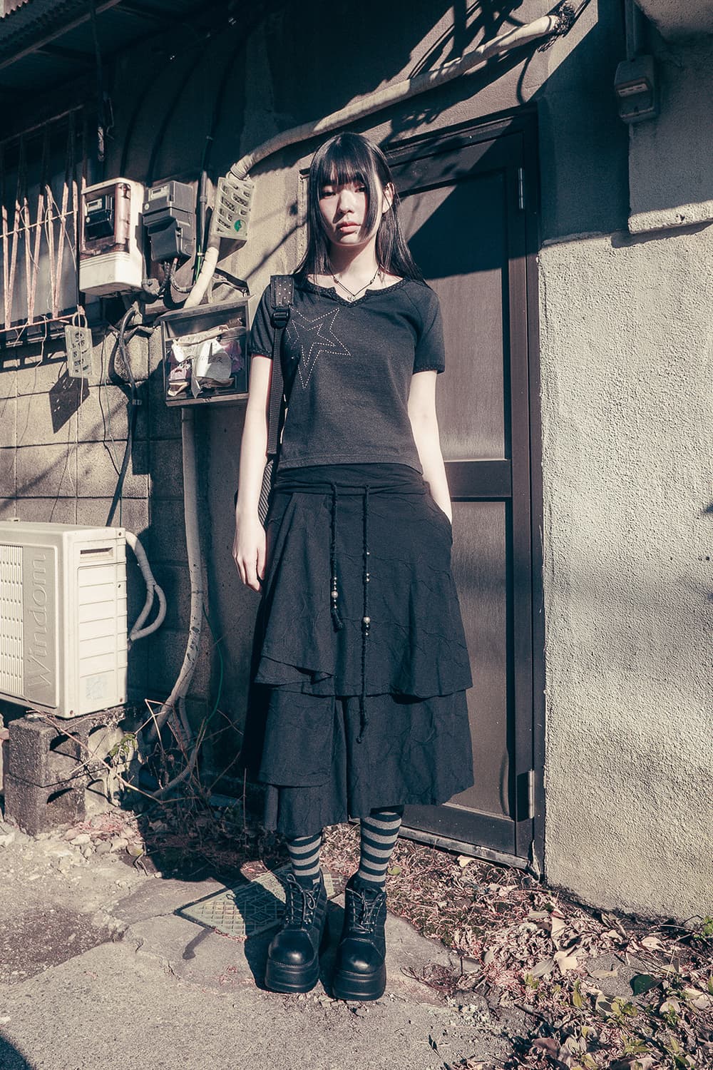 허그유어스킨 스타 플레어드 미디스커트 블랙 상품이미지2