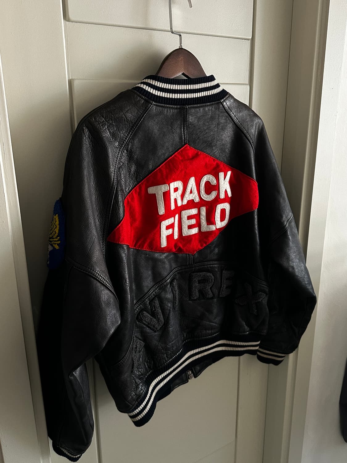 90s Avirex 아비렉스 트랙필드 레더 바시티 자켓 상품이미지3