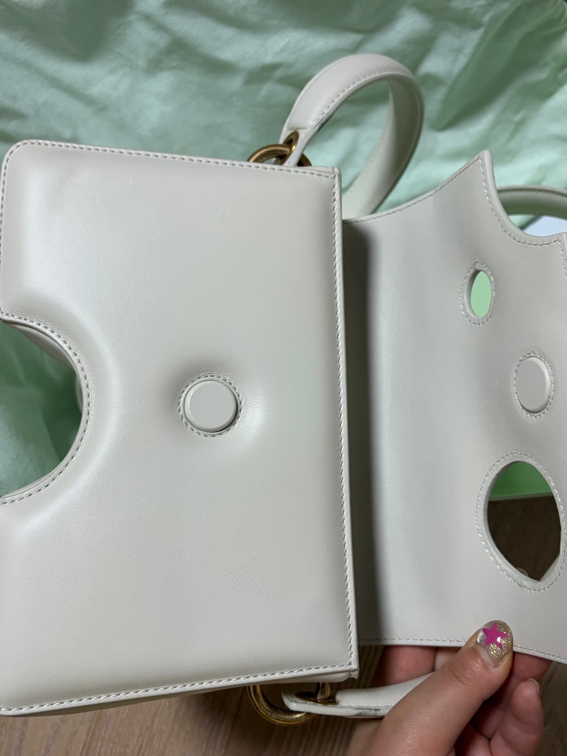 오프화이트 버로우22 스무스 레더 숄더백 상품이미지5