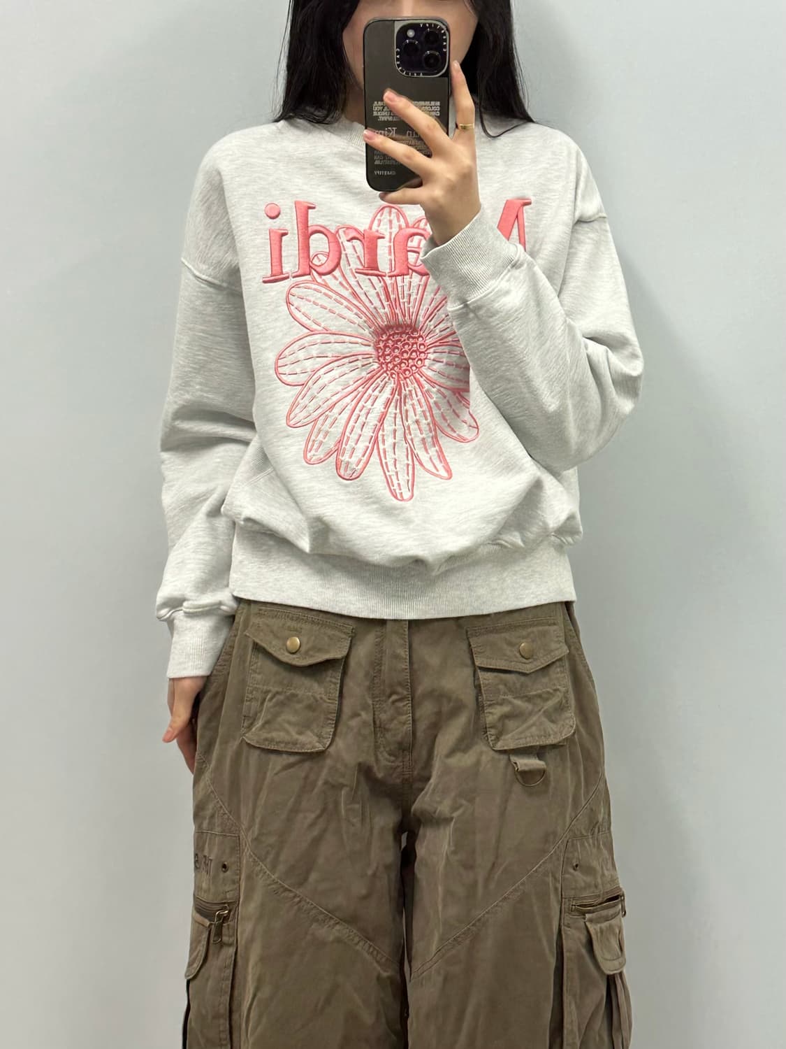 마르디 메크르디 빅로고 그레이 맨투맨 상품이미지1