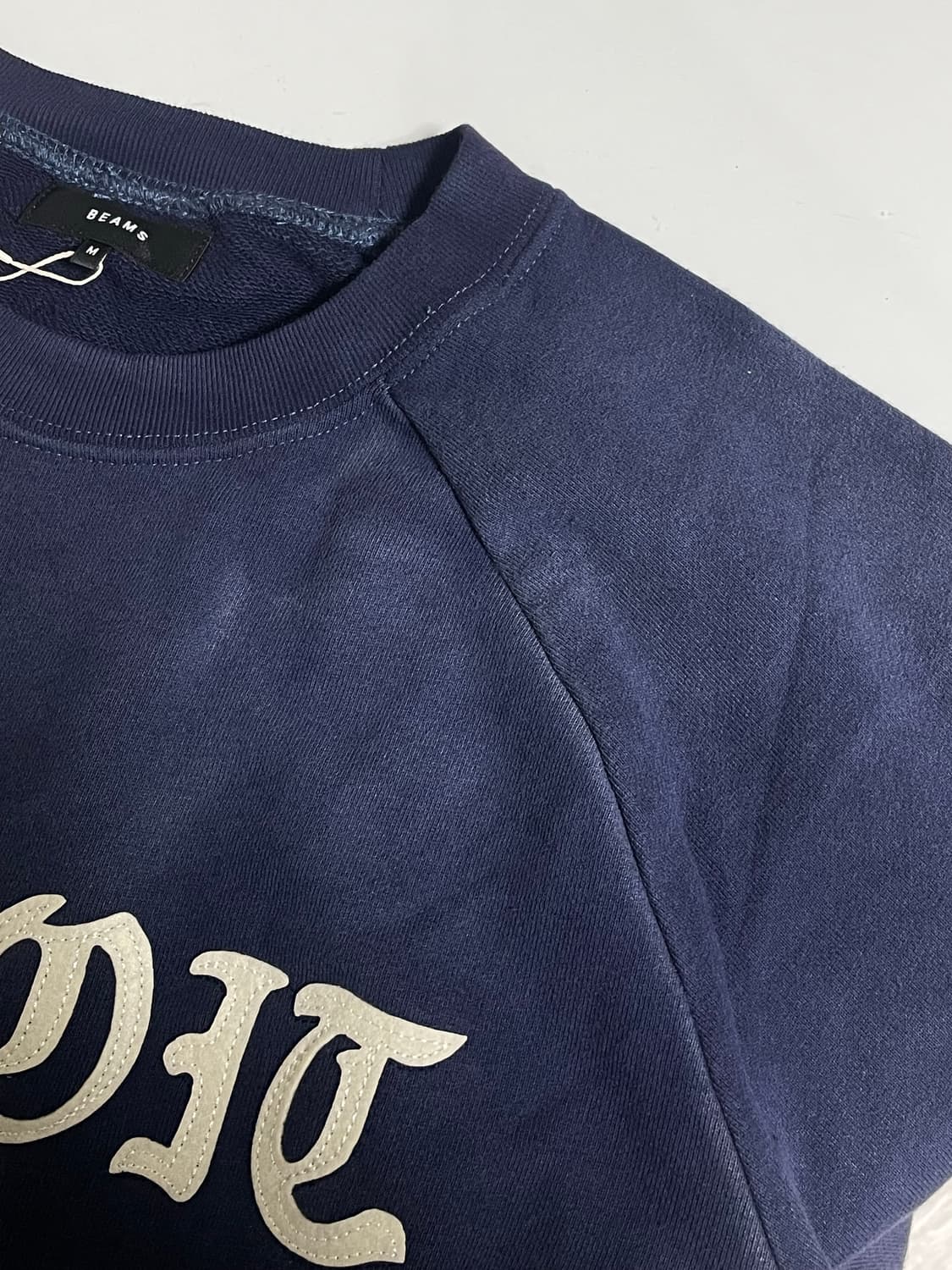 빔즈 프린팅 크롭 맨투맨 네이비 상품이미지4