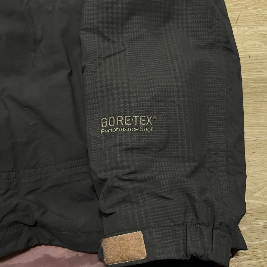 컬럼비아 고어텍스 여성 티타늄 바람막이 후드자켓 [차콜] L/100 상품이미지5