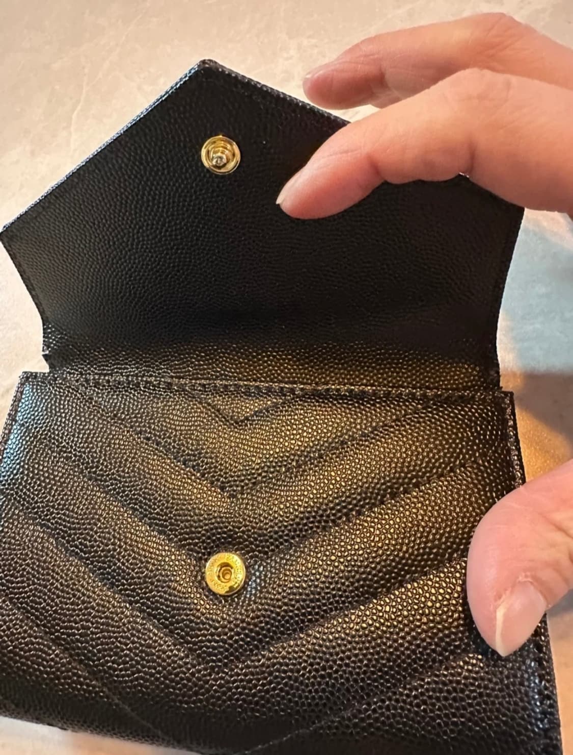 생로랑 마틀라세 반지갑 블랙 금장 입생로랑 마틀라세 엔벨로프 상품이미지5