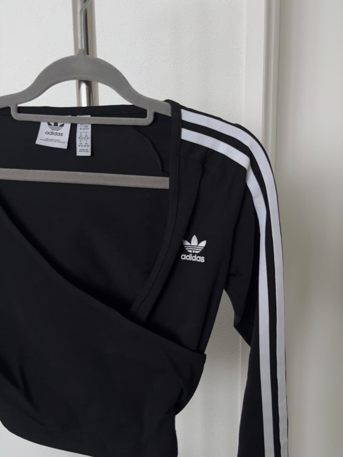 아디다스 브이넥 크롭탑 티셔츠 상품이미지4