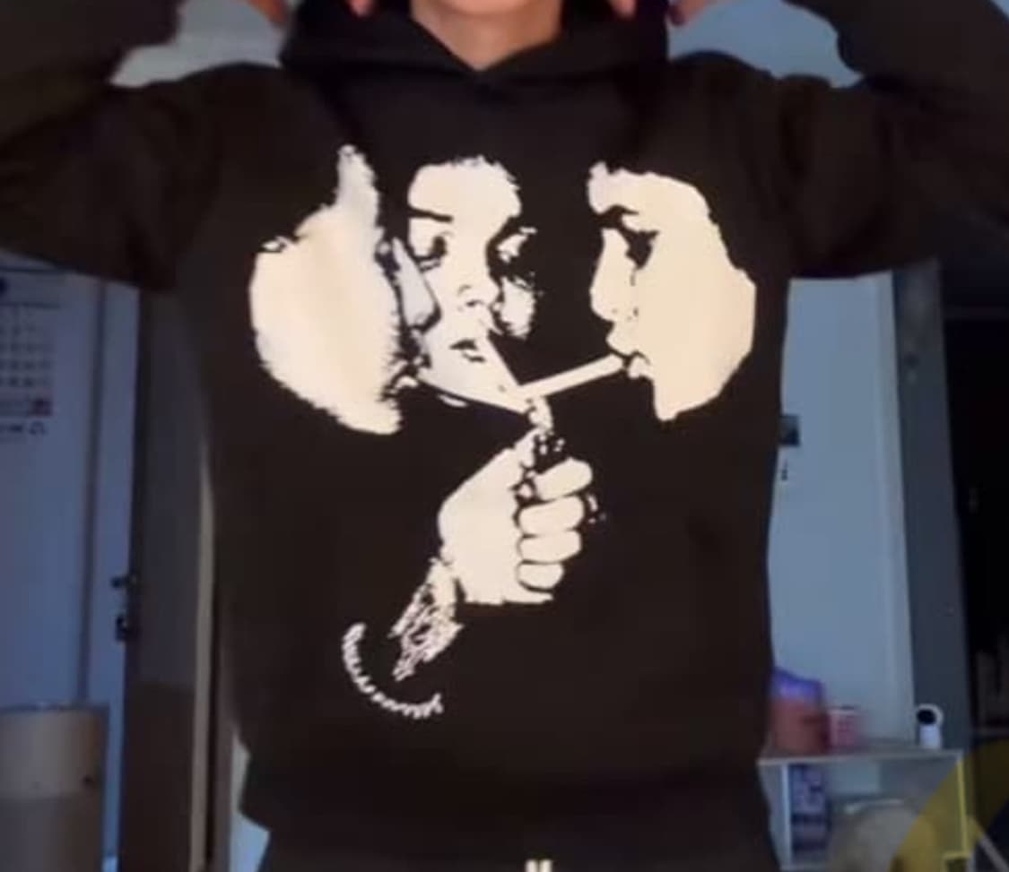 임채윤 후드티 판매합니다. 상품이미지1