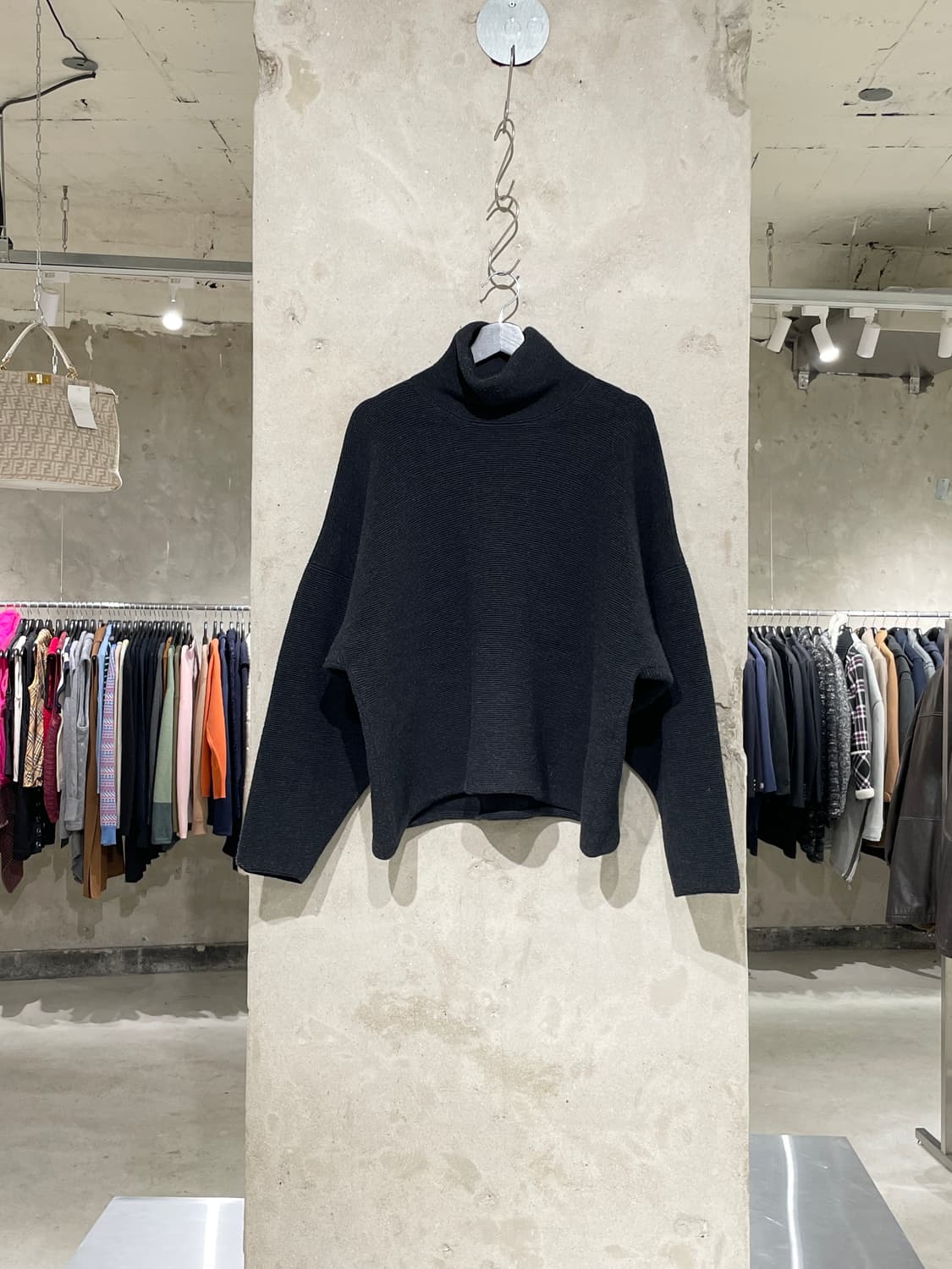 피어 오브 갓 블랙 울 터틀넥 오토만 상품이미지1