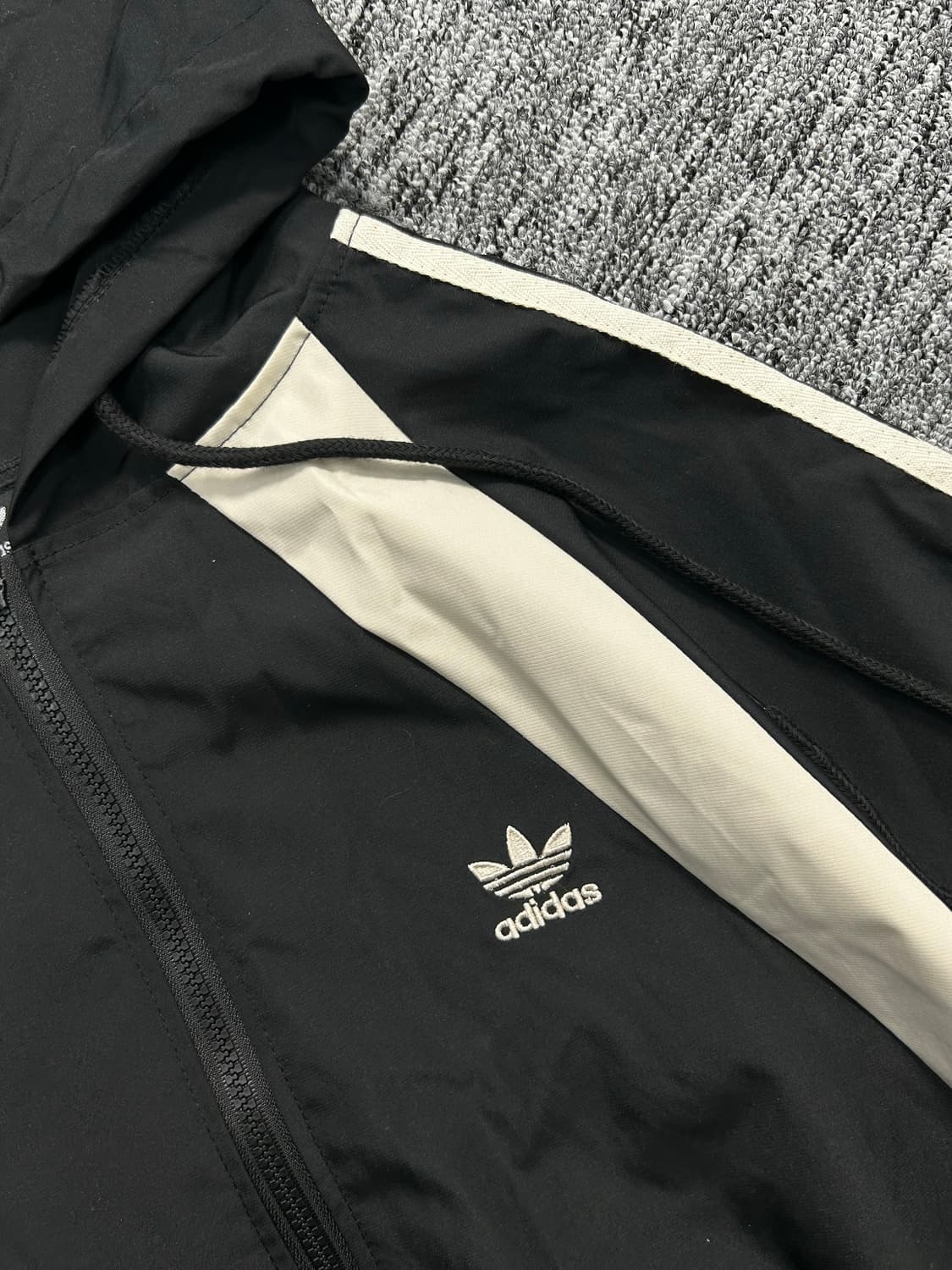 아디다스 블랙 화이트 파이어버드 후드 바람막이 상품이미지6