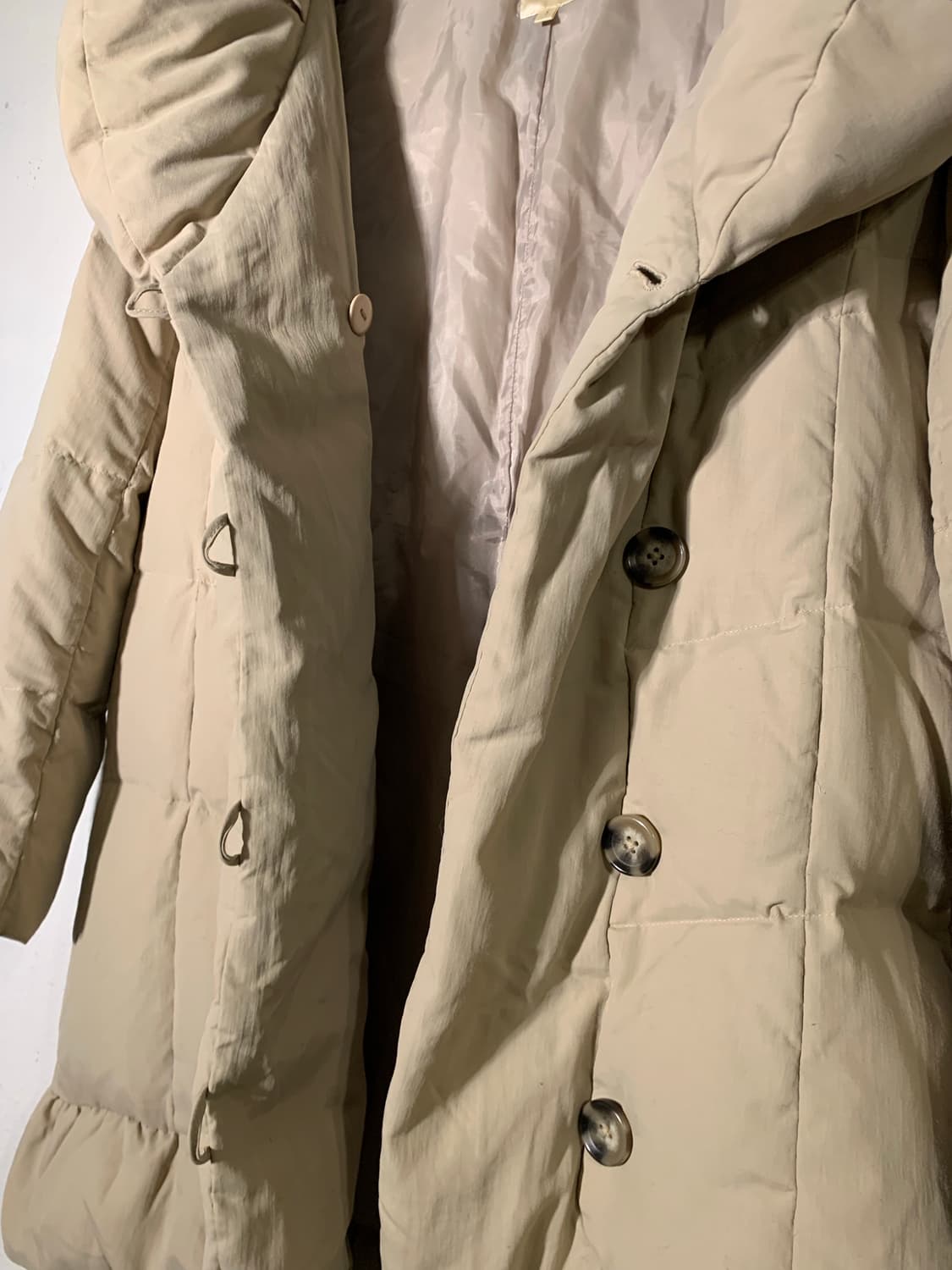 빔즈하트 하이 숄카라 사선 버튼 베이지 패딩 상품이미지5