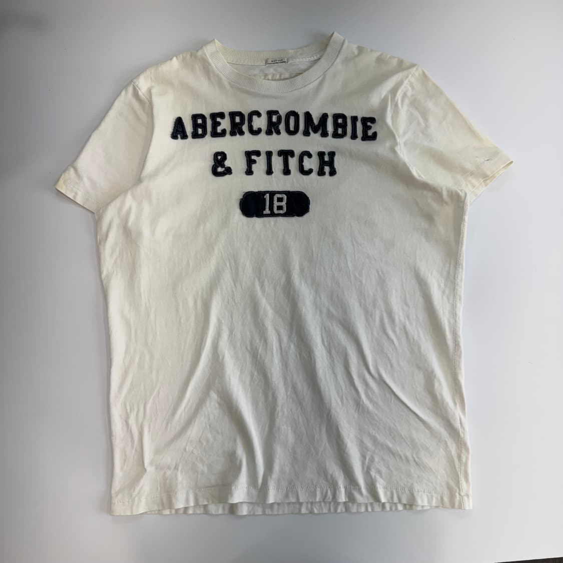 Abercrombie 아베크롬비 스펠아웃로고 아이보리 반팔  상품이미지3