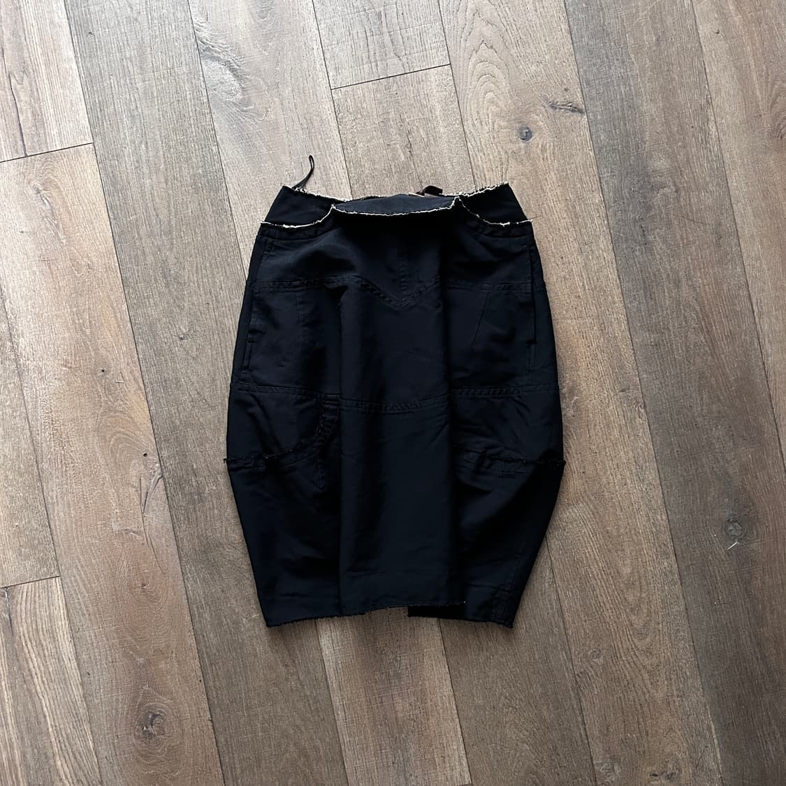 Cuttingline Distressed Volume Skirt 상품이미지1