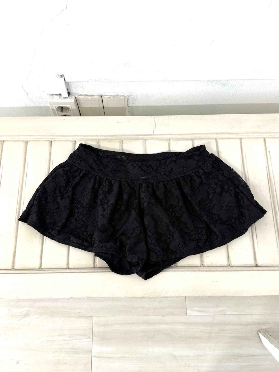 Black Floral Textured Mesh Shorts 상품이미지1